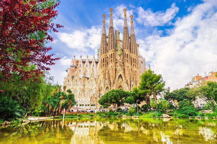 Basílica de la Sagrada Familia sin colas con guía privado