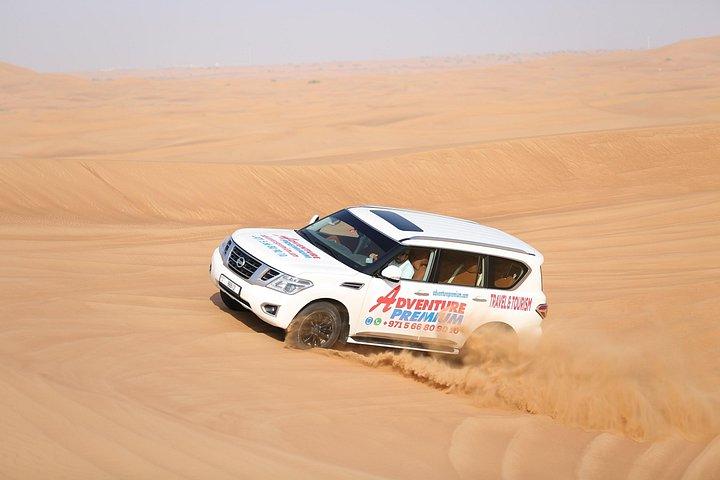 ポラリス RZR 1000cc セルフ ドライブ 4 席キャメル ライドとサンドボーディング