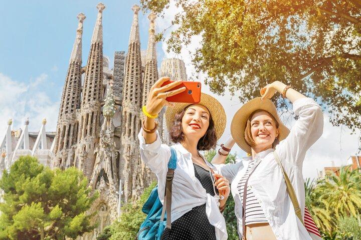 Basílica de la Sagrada Familia sin colas con guía privado