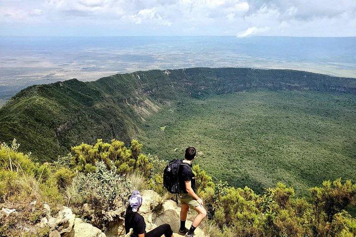 プライベートハイキング日帰り旅行ナイロビからのロングノット