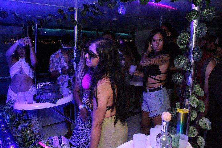 Cancun-Nachtpartyboot