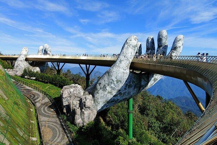 Privat bil til Ba Na Hills - Golden Bridge fra Hue City & Drop off Back