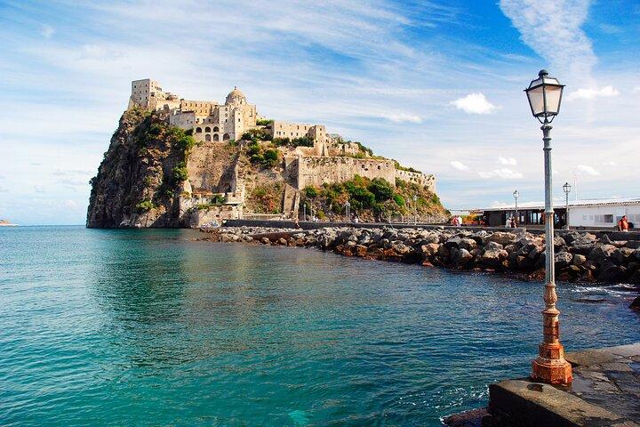 Tour Privato di Un Giorno Intero a Ischia in Yacht di Lusso