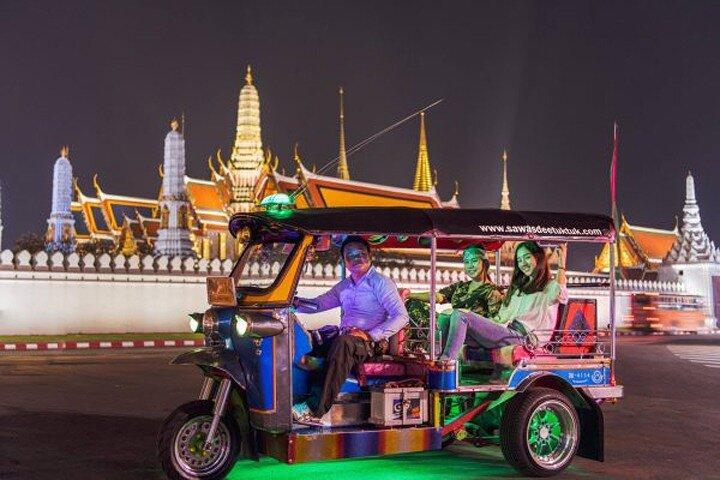 Night Guide Street Food Tour af Tuk Tuk i Bangkok
