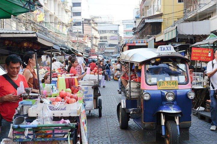 Night Guide Street Food Tour af Tuk Tuk i Bangkok