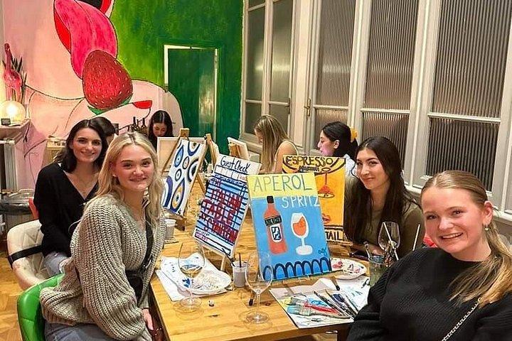ナヴォーナ広場での絵画とワインの体験