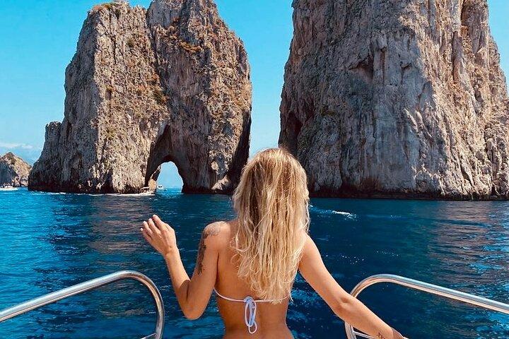 Privat båttur på Capri med lokal kapten och Faraglioni