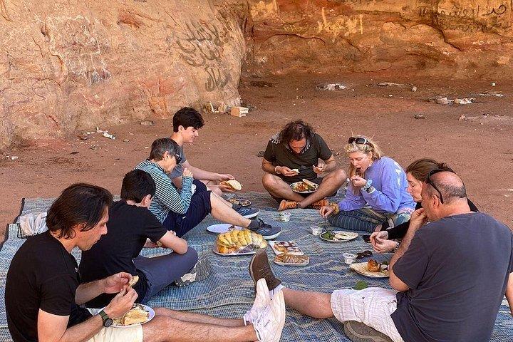 ワディ ラム ベドウィン ライフスタイル デザート アドベンチャー ツアー