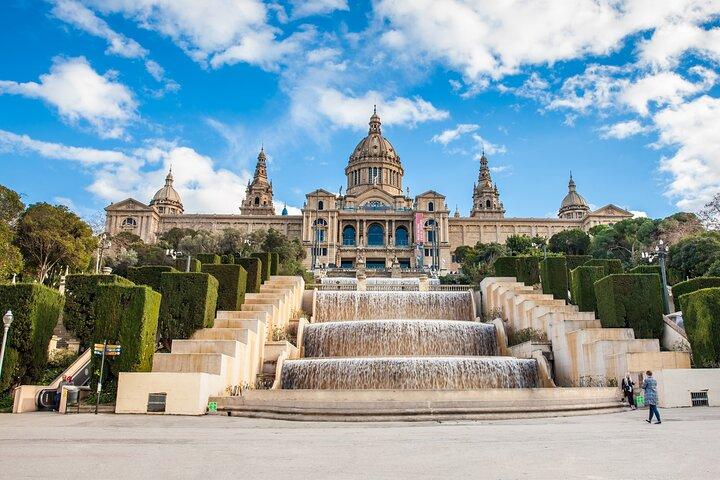 Private Skip-the-line National Art Museum und Poble Espanyol Tour
