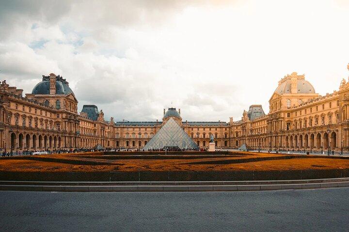 Tour audioguiado del museo del Louvre con recogida en el hotel