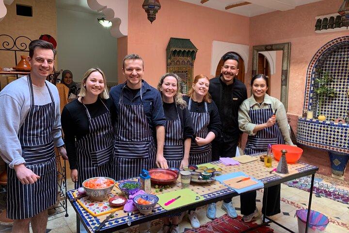 Corso di cucina con una famiglia marocchina