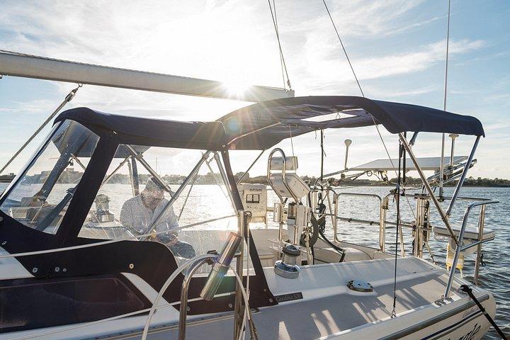 Noleggio Yacht di Lusso Privato, BYOB & Dolphins