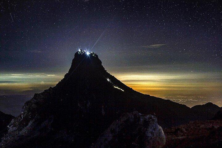 Monte Sibayak Caminata al amanecer o caminata de un día desde Berastagi