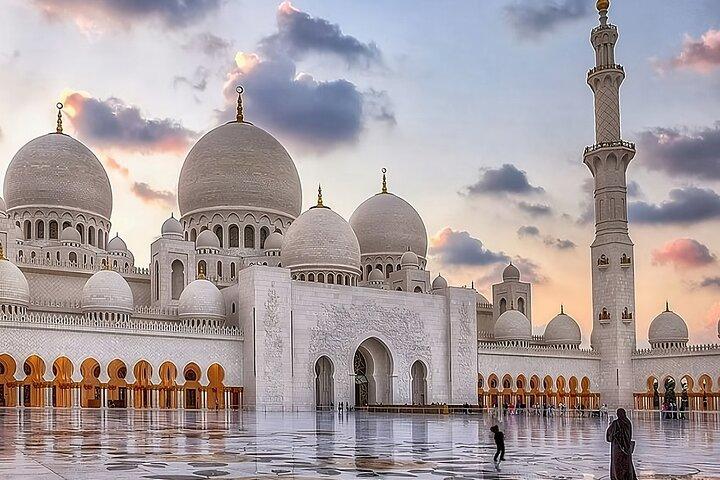 Excursão de dia inteiro em Abu Dhabi: de marcos icônicos a maravilhas modernas