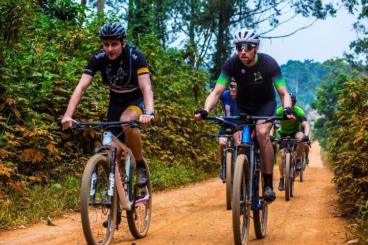 Excursão de bicicleta guiada de 7 horas às cachoeiras de Sezibwa