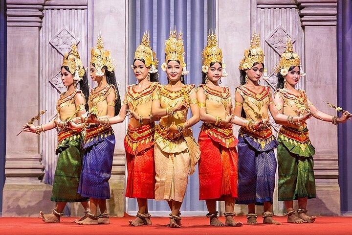 Siem Reap: Amazing Apsara Dance Show with Dinner &Hotel Transfers