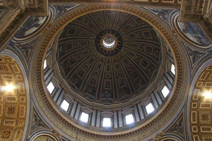 Museos Vaticanos y Capilla Sixtina en privado