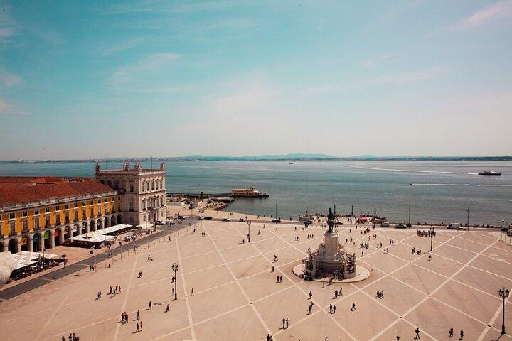 Mon Ami Burguês - Lisbon City Center Private Tuk Tuk Tour