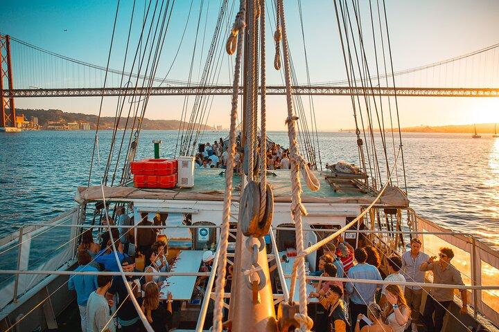 Lisbon Boat Party met uitzicht, en zonsondergang zeilen