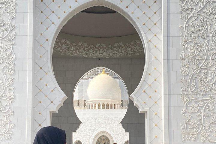 Abu Dhabi Day tour with Sheikh Zayed Grand mosque