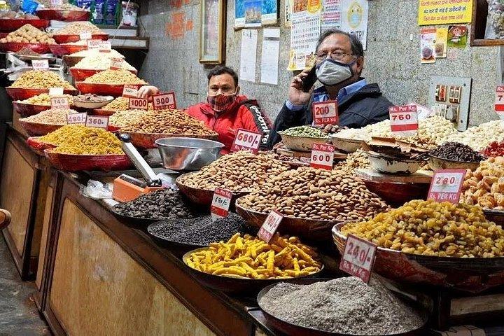 オールドデリーの食べ物、寺院、スパイスマーケットのアクティビティ