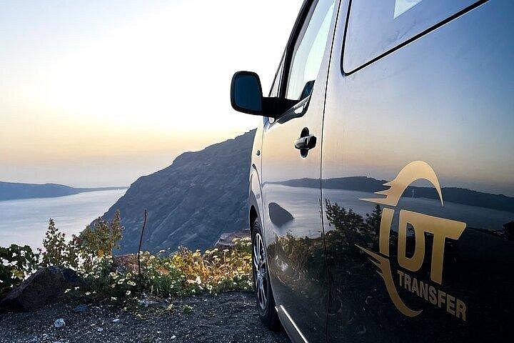 Private Santorini Highlights Tour with Local Driver(Customizable)