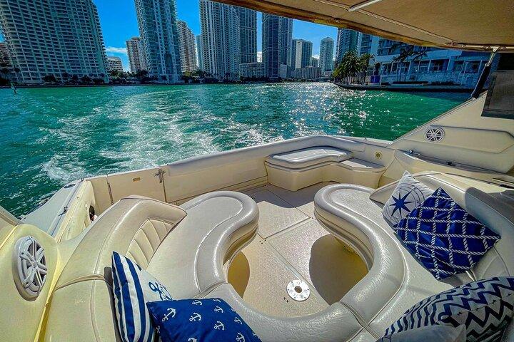 Alquiler de yates de lujo en Miami con Capitán