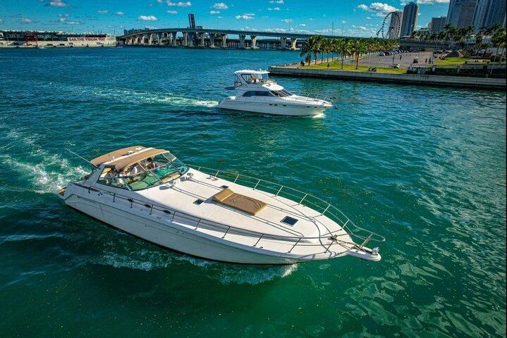 Private 52' Luxus Yacht Vermietung in Miami mit Kapitän