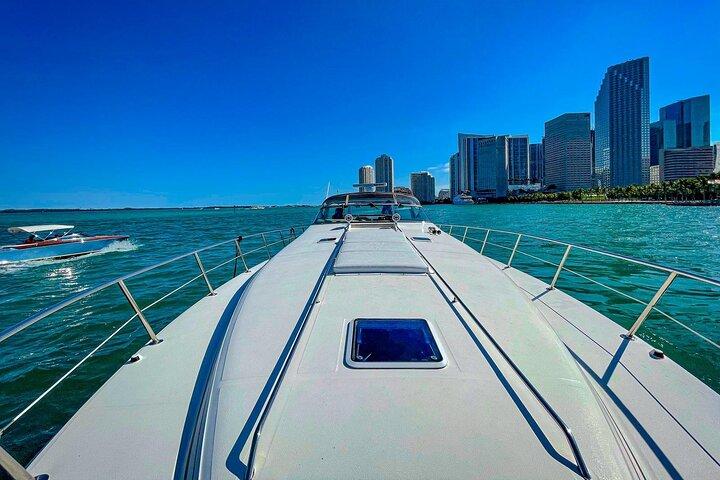 Alquiler de yates de lujo en Miami con Capitán