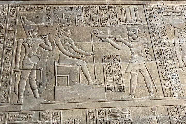 Guided tour-transfer Luxor to Aswan over Esna, Edfu and Kom Ombo