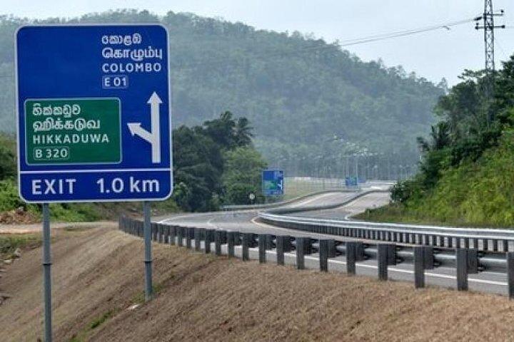 Taxi Vom Flughafen Colombo nach Hikkaduwa für 6 Personen.