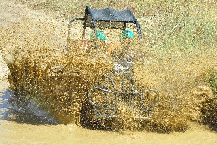 3 in 1 ホワイトウォーター ラフティング、バギー / クワッド ライド、ランチ付きジップライン