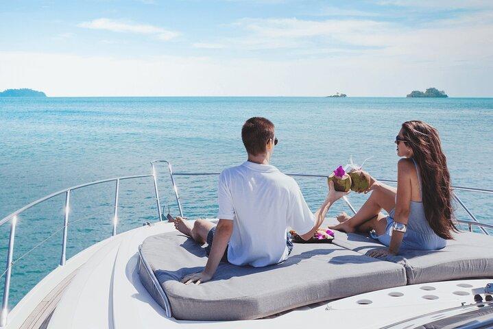 Dubai Marina Shared Yacht Tour: Breakfast or BBQ & Iconic Views