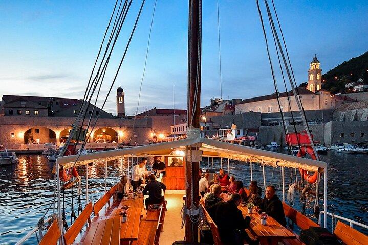 Solnedgångskryssning och cocktailupplevelse ombord runt Dubrovnik