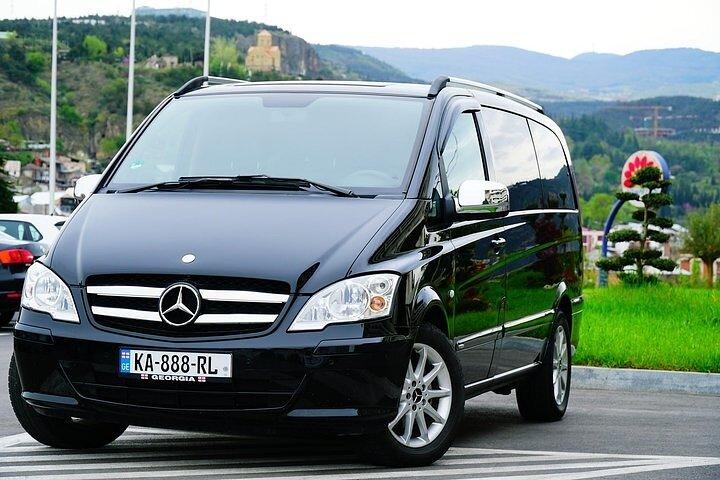 Traslado Ereván a Tiflis Coche privado 3 Paradas panorámicas