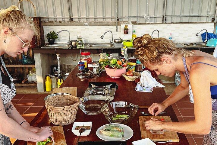 ピックアップ付きの3時間のシェムリアップガイド付き料理教室と市場