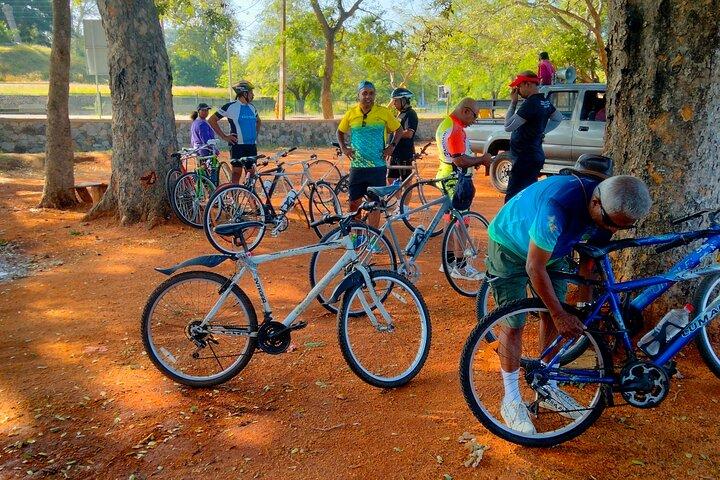 Passeio de bicicleta pela cidade cultural de Colombo