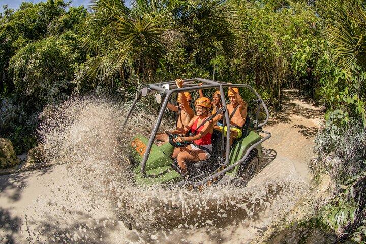 Extrem-dag i Xplor Park med Zip-linjer, 4x4-køretøjstransport fra Cancun
