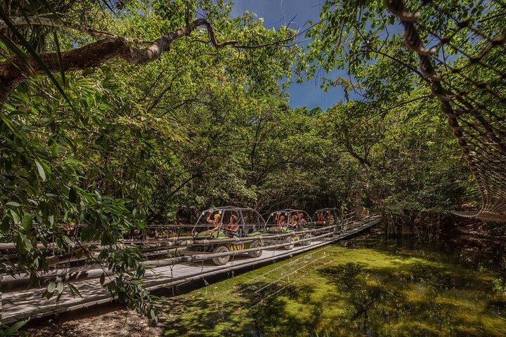 Extremer Tag im Xplor Park mit Seilrutschen, 4x4-Fahrzeugtransport von Cancun