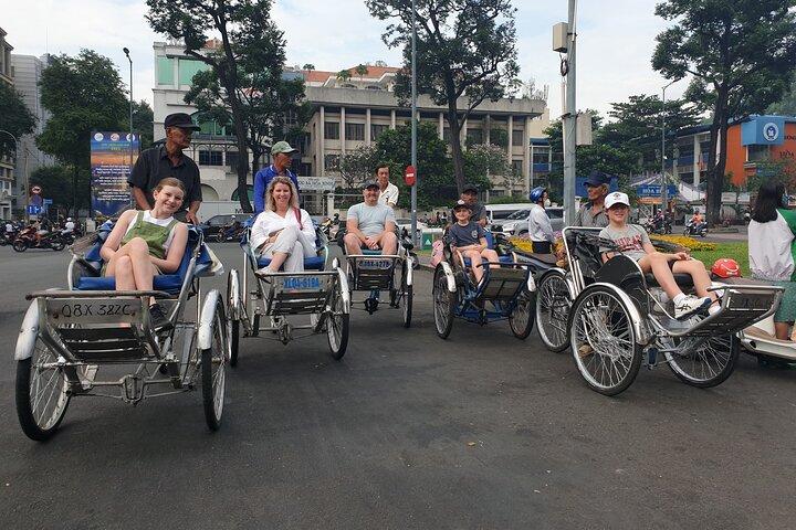 Oplev Market By Cyclo Uden Tour Guide By DGT