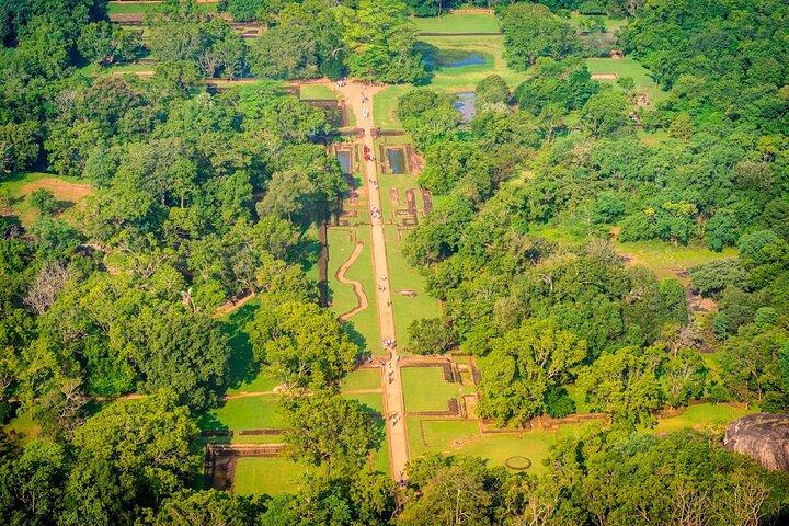 シギリヤ要塞と野生動物サファリ、コロンボ発の格安ツアー