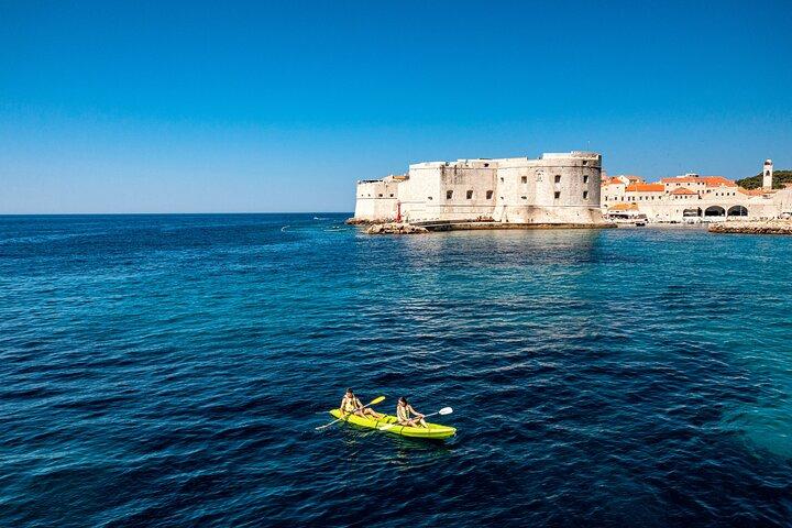 Noleggio kayak a Dubrovnik sulla spiaggia di Banje
