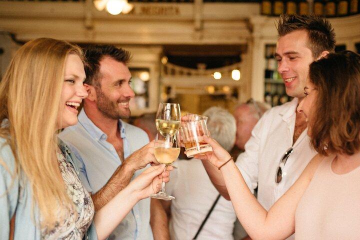 Ultieme Tapas, wijn & geschiedenis Tour met kleine groep in Sevilla