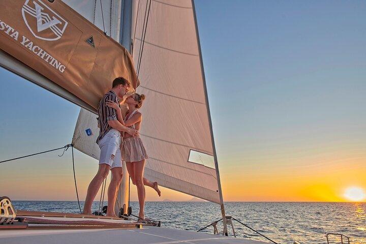 Santorini Platinum Catamaran Cruise com refeições, churrasqueira e Open Bar