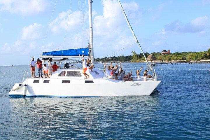 Catamaran familial privé depuis Isla Mujeres