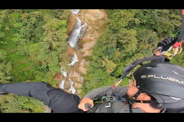 Exciting PARAGLIDING flight from MEDELLÍN over waterfalls
