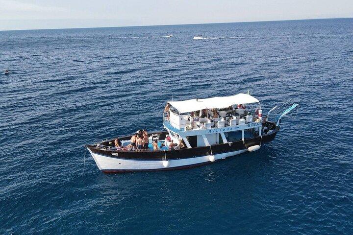 Excursion en bateau avec déjeuner à bord pour découvrir Ischia
