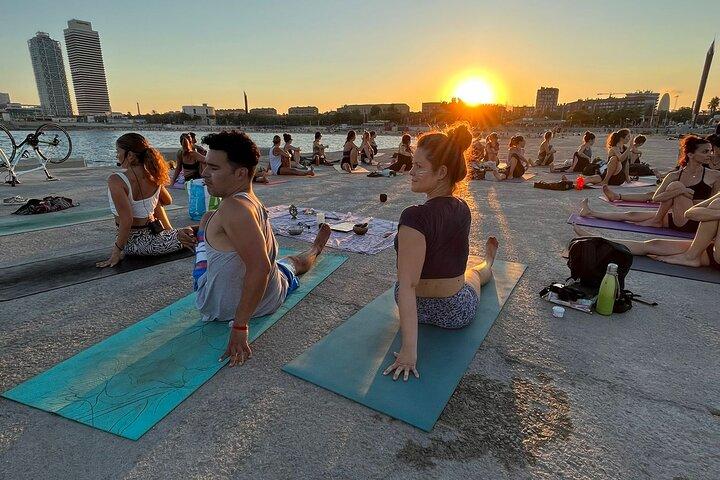 Yoga ved havet i Barcelona