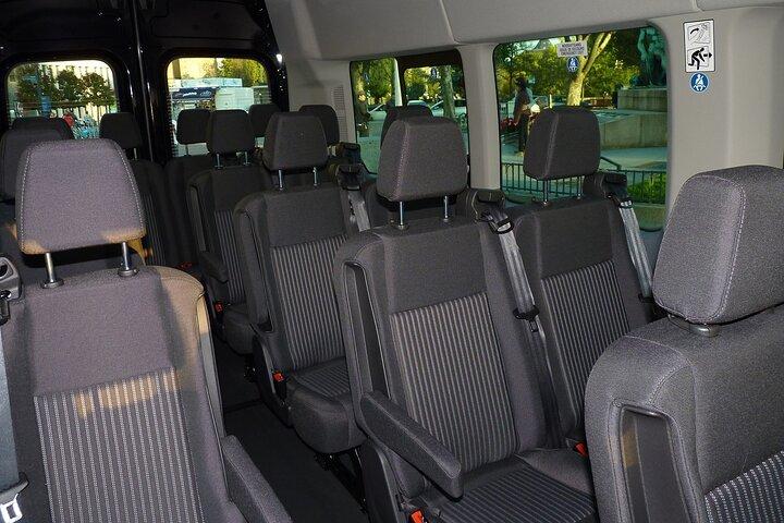Trasferimenti in Minibus - Lux (LUX-AEROPORTO-LUX-CITTÀ) (10 km inclusi)