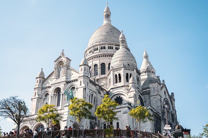 Private Tour of Montmartre in a Citroën Classic